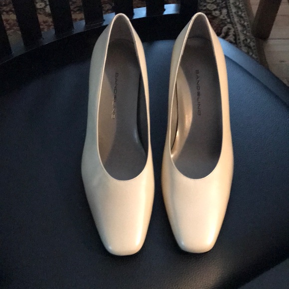 Pumps - Picture 2 of 3